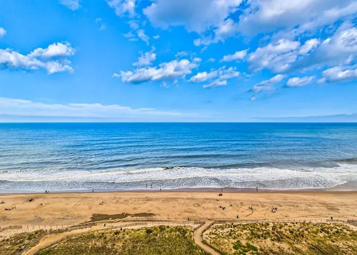 Budget-friendly Beachfront With Balcony Pools Gym & Sauna Holiday home Ocean City