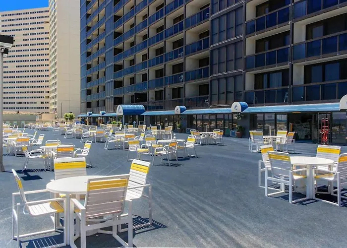 Budget-friendly Beachfront With Balcony Pools Gym & Sauna Holiday home *