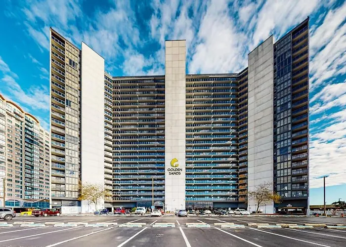 Budget-friendly Beachfront With Balcony Pools Gym & Sauna Holiday home Ocean City