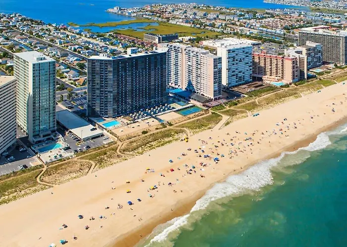 Budget-friendly Beachfront With Balcony Pools Gym & Sauna Holiday home Ocean City